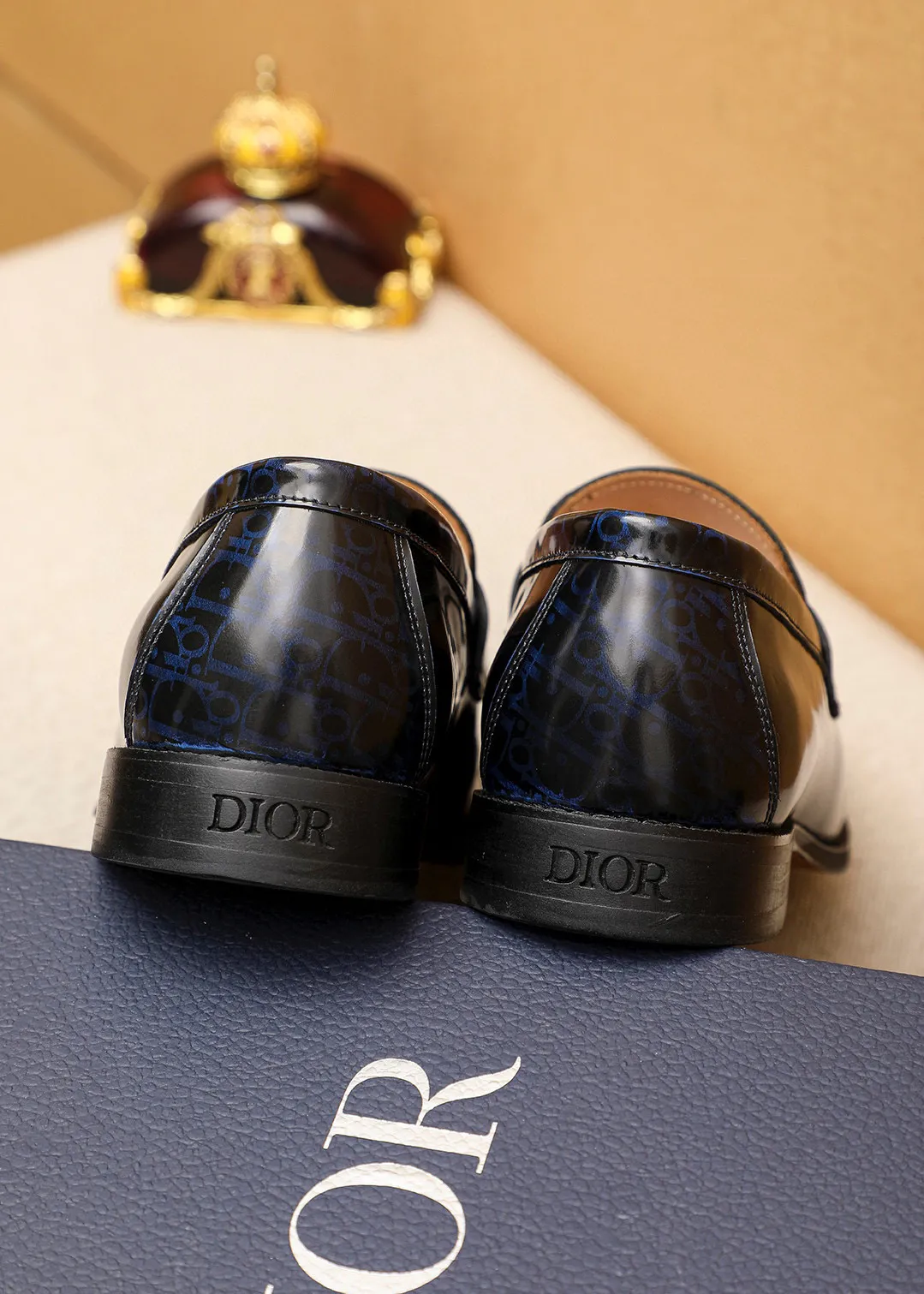 Men's shoes 💰480 💐 Product trademark: Dior "Dior" casual leather shoes Regular size: 39-44 (38.45.46🉑️Customized) Product materials: Selected Italian imported first-layer open-edge beaded cowhide leather upper + classic hardware buckle, imported water-dyed 🐂 cowhide lining. Strong three-dimensional visual effect, original outsole Color: 3⃣️colors available